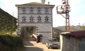 Farklı mimarisiyle Rize'deki Hanifli Camii