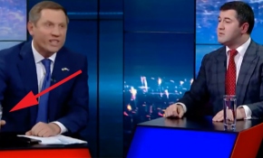 Canlı yayında başkan adayının yüzüne su fırlattı