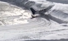 Fransa'da bir uçak kar yığınına çarparak durabildi