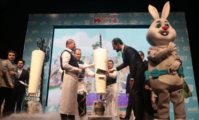 "Akıllı Tavşan Momo" çocuklarla bir araya geldi