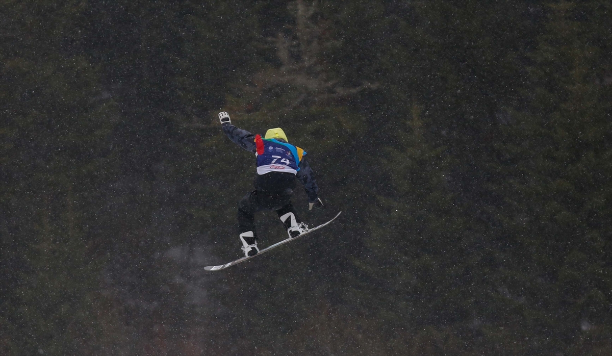 Başkent Saraybosna yakınlarındaki Bjelasnica dağında gerçekleşen müsabakalarda İspanyalı Lukas Rodriguez Garcianda madalya için mücadele etti.