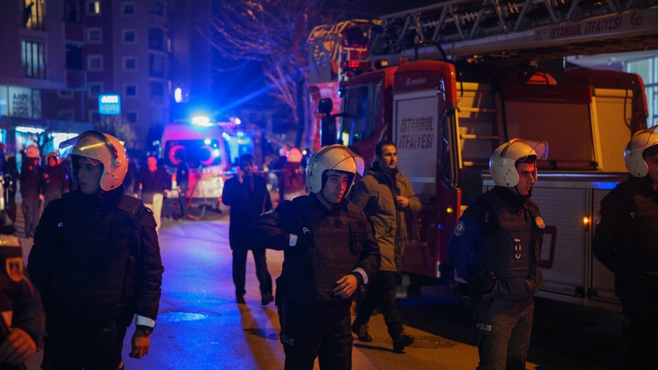 Polis ekipleri olay yeri çevresinde güvenlik önlemi aldı.