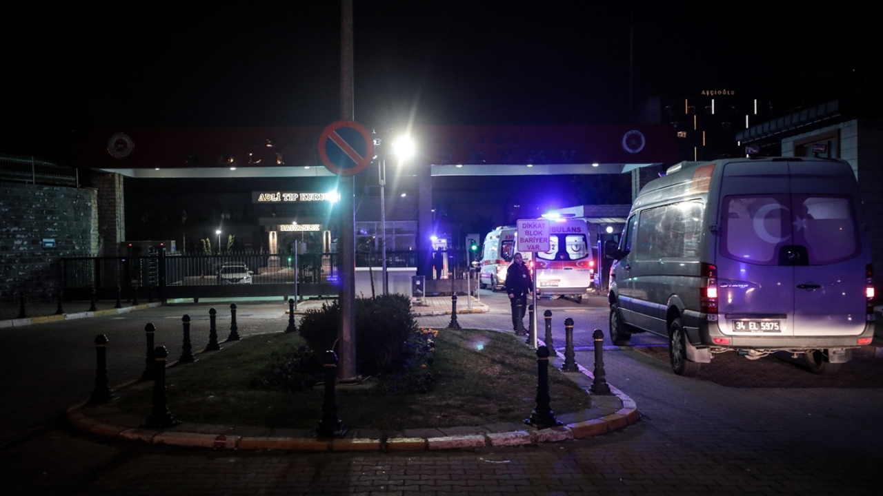 İstanbul Çekmeköy`de düşen askeri helikopterde şehit olan askerlerin cenazesi, Adli Tıp Kurumu`na getirildi.