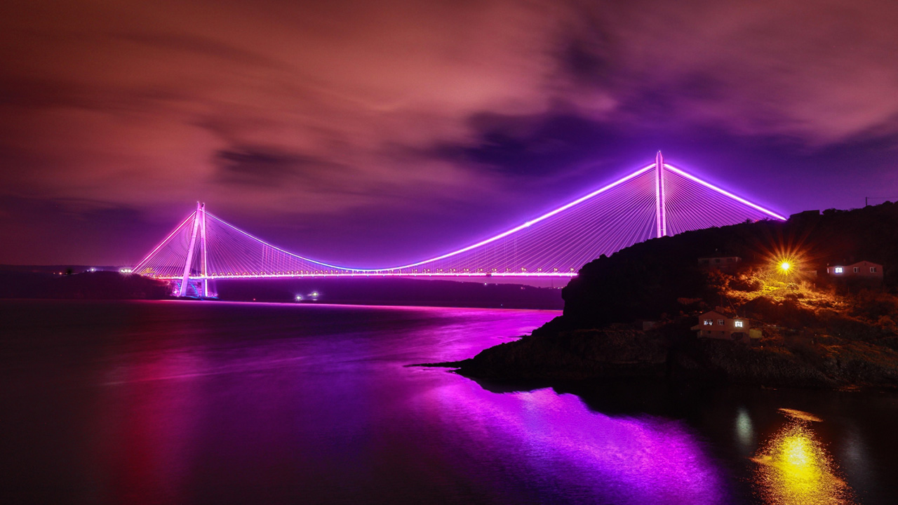 Köprülerin mor ışıkla aydınlatılması, Türk Epilepsi ile Savaş Derneğinin bu hastalık hakkında toplumsal farkındalık oluşturulması amacıyla hayata geçirdiği "Epilepsi için bak" projesi çerçevesinde gerçekleştirildi.