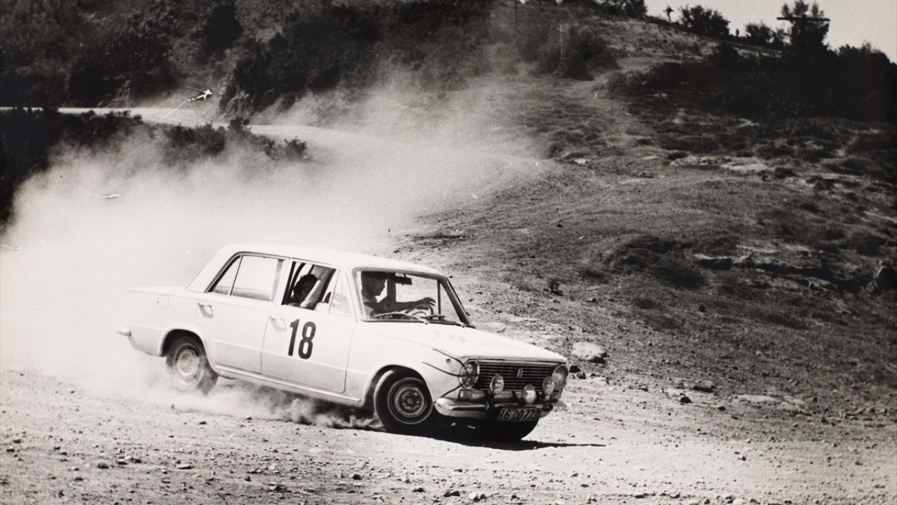 Adına çeşitli illerde fan kulüpleri kurulan, binlerce lira harcanarak modifiye edilen, hayranlıklarını "sevda" olarak niteleyenler kadar, öldüklerinde tabutlarının, üzerinde taşınmasını vasiyet edenler bile oluyor.