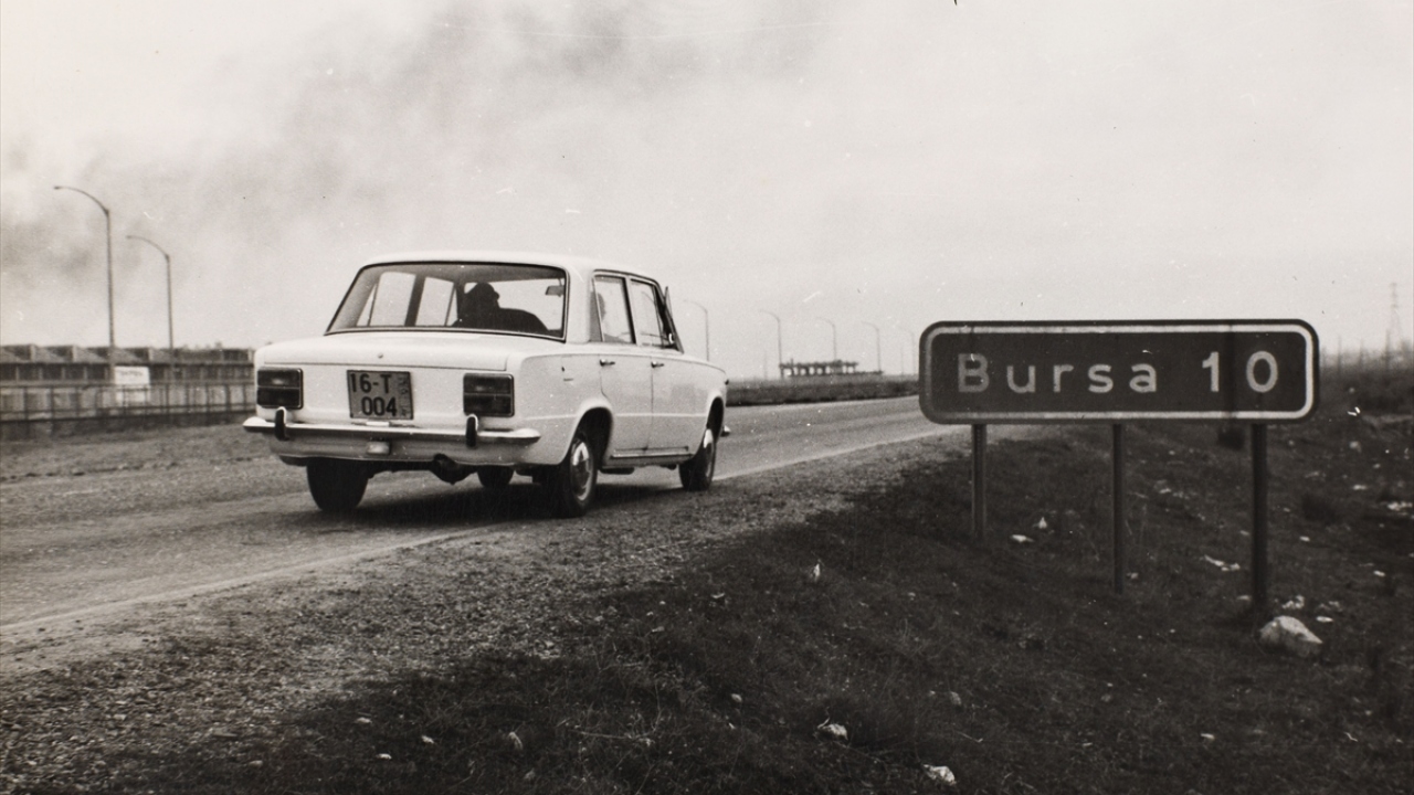 Yaklaşık yarım asır önce Bursa`da üretiminine başlanan, söz konusu dönemde fiyatı ve performansıyla vatandaşların gönüllerinde taht kuran "Murat 124"ün yollardaki 48 yıllık serüveni, birçok kişiye göre ilk günkü heyecanıyla sürüyor.