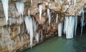 Diyadin Kanyonu'nda 30 metrelik buz sarkıtlar