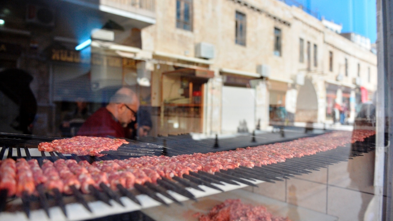 Örük`ün vefat etmesiyle işin başına geçen çocuklarından Mehmet Örük, "Kebapçı Rıdo" markasını 2006 yılında tescil ettirerek babasının mesleğini sürdürür.