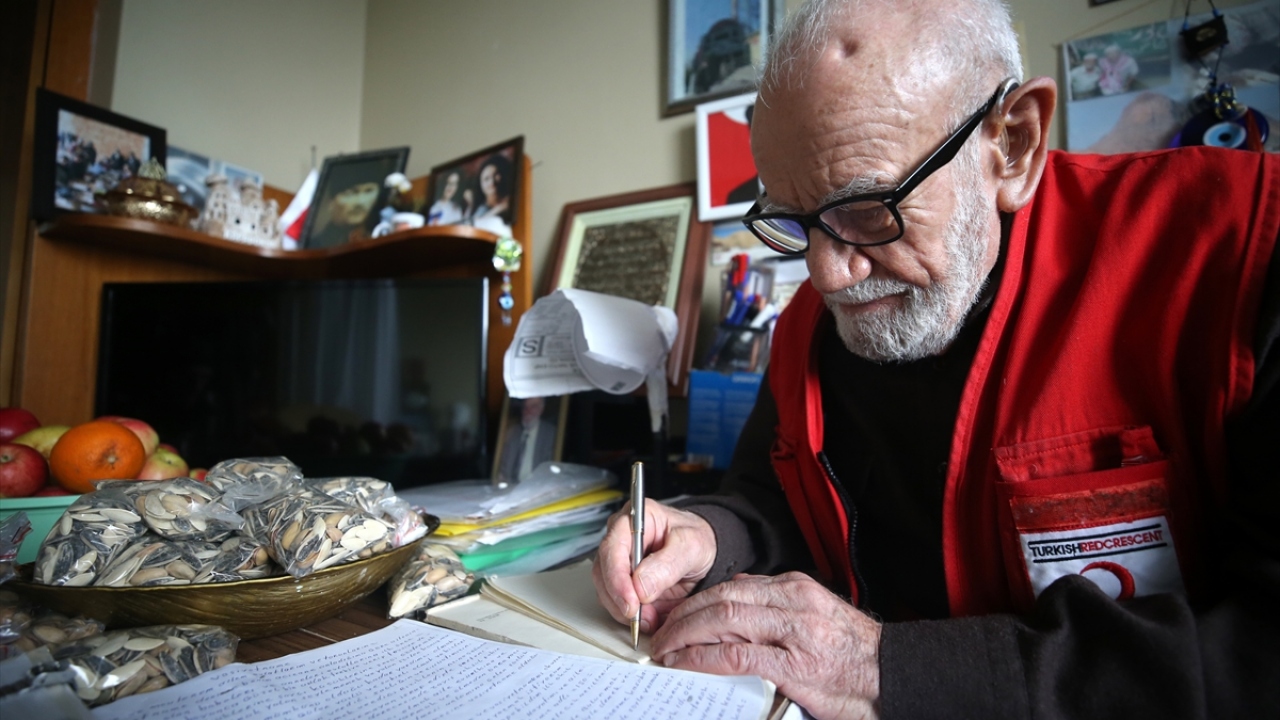 Bakkalını büyüten Cihangir, daha sonra dükkan sayısını attırdı ve kuru bakliyat ambalaj işine girdi.