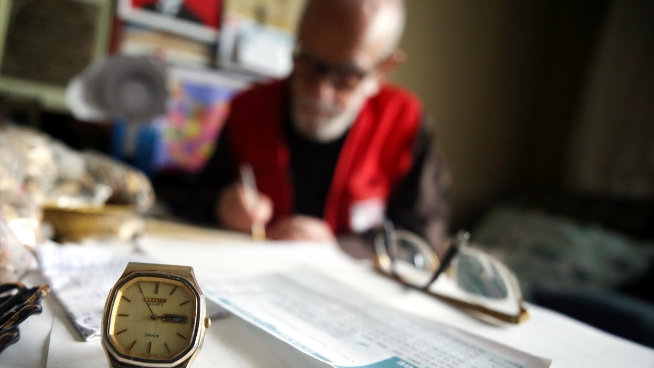 Ticaret hayatında başarı elde eden Cihangir, 3`ü kız 6 çocuğunun eğitimini en iyi şekilde tamamlamasını sağladı.