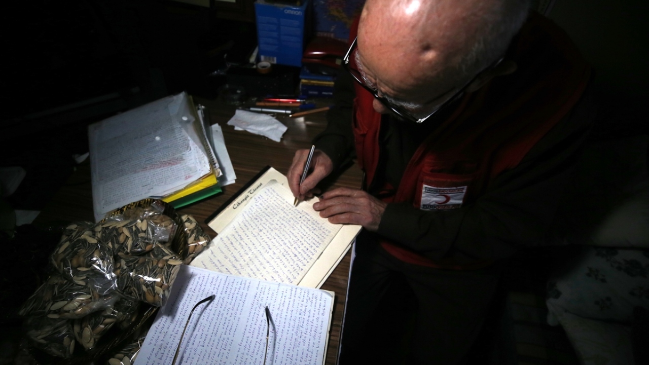 Seyit Cihangir, yaklaşık 7 yıldır kendisine aile olan konuk evi çalışanlarıyla yakın ilişki kurdu.