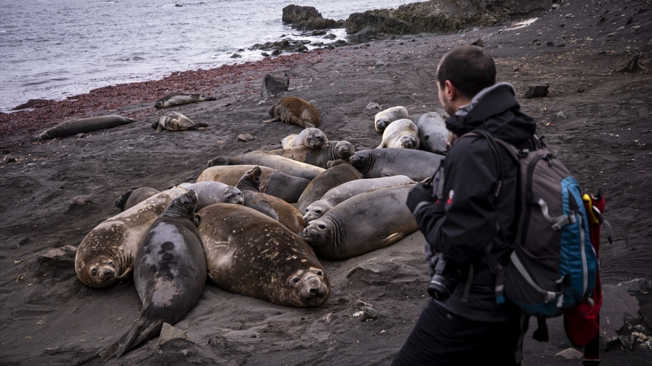 İTÜ Gemi İnşaatı ve Deniz Bilimleri Fakültesi Doktor Öğretim Üyesi Sevil Deniz Yakan Dündar, sefer rotası boyunca 4 örnekleme çalışması yapacaklarını aktardı. 