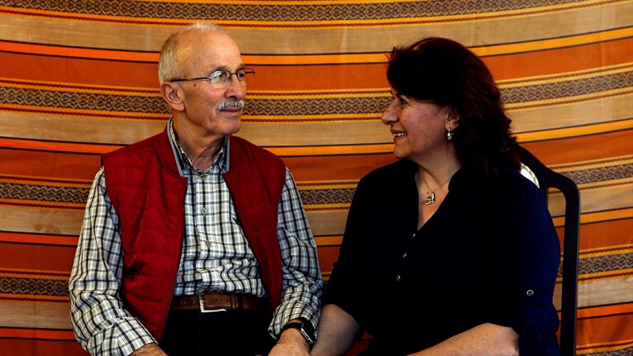 Sevinç ve Mustafa Altunbaş çifti 42 yıldır mutlu bir evlilikleri olduğunu söyledi.