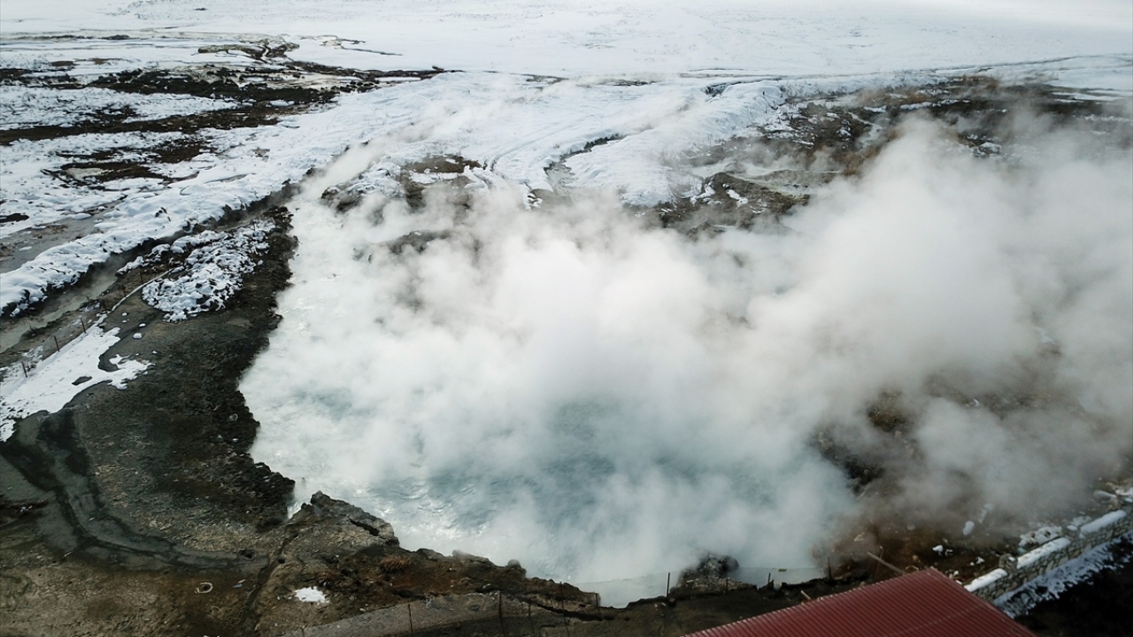 Diyadin ilçesi, son zamanlarda artan ziyaretçi sayısı ve kaplıca tesisleri ile yaz aylarında olduğu gibi kış aylarında da adeta kutup soğuklarına rağmen bölge halkı tarafından ilgi görüyor. 