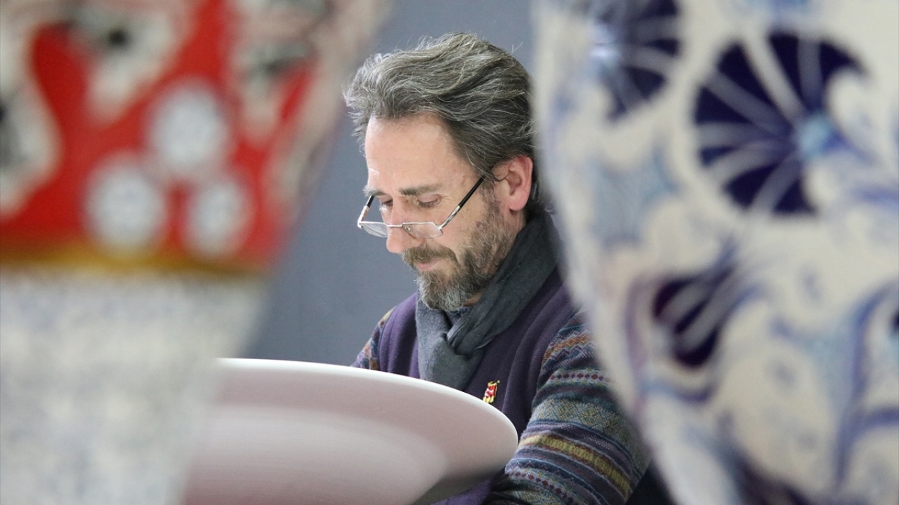 "Bir çini fabrikasında işe başladım."