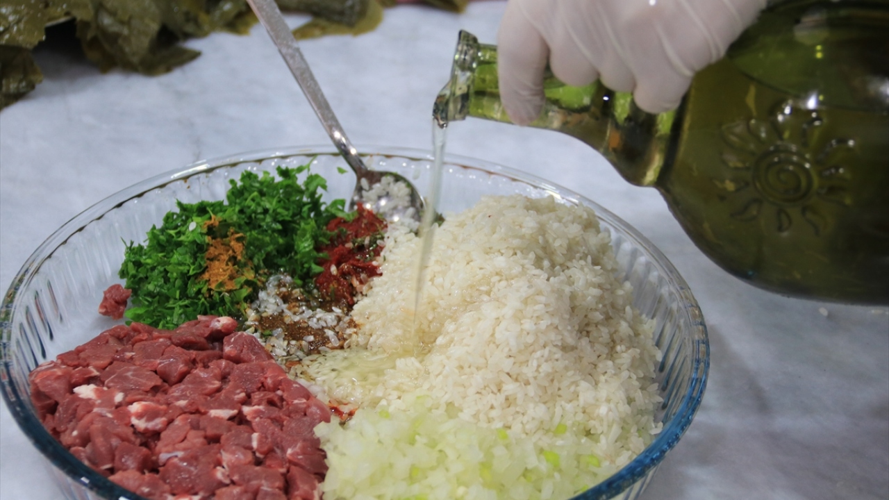 Kursa ilginin yoğun olduğunu ifade eden Seğithan, kursiyerlerin hem meslek öğrendiğini hem de aile bütçesine katkı sağladığını belirtti.