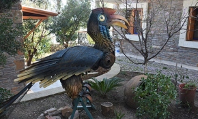 Hurda otomobil ve motosiklet parçalarına sanatsal dokunuş