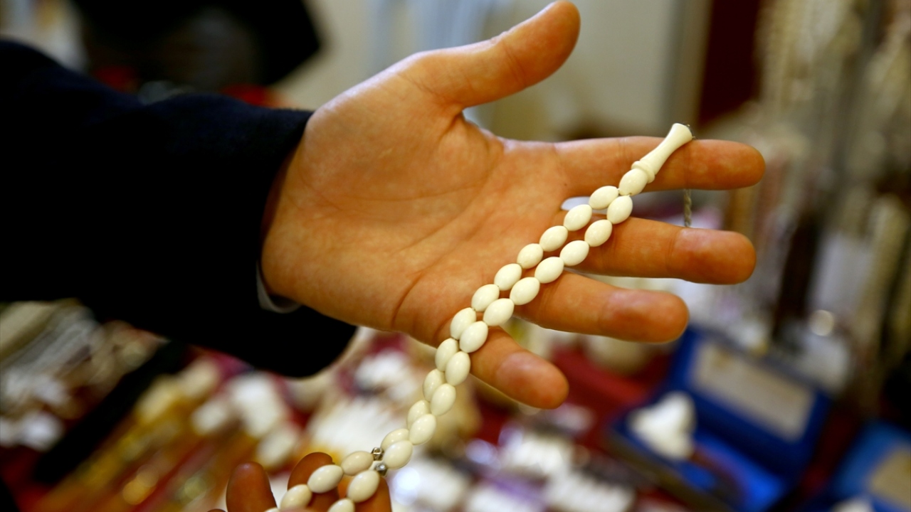 Sevmeden yapılan hiçbir işte başarılı olunamayacağına dikkati çeken Şen, şunları kaydetti: