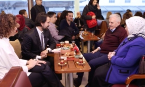 "Vapurda Çay Simit Sohbet"in konuğu Binali Yıldırım