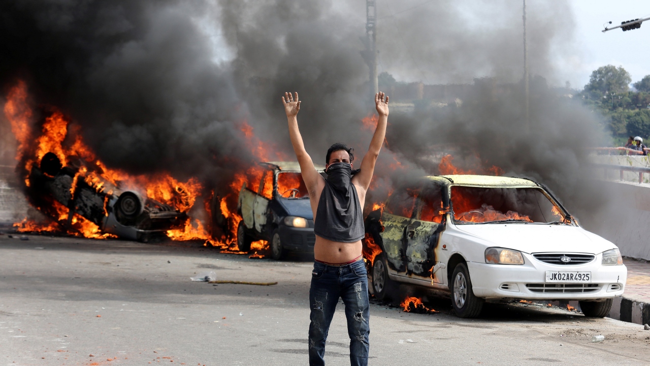Hindistan ele geçirdiği bölgeleri "Cammu Keşmir" eyaleti adı altında kendine bağladı.
