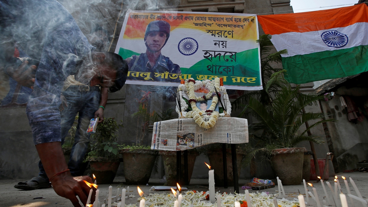  Pakistan ise kendi kontrolü altındaki Keşmir`e "Azad Keşmir (Bağımsız Keşmir)" ve "Gilgit Baltistan" olarak iki özerk bölge statüsü verdi.