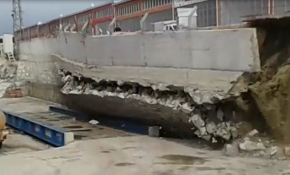 Çorum'da istinat duvarının çökme anı kamerada