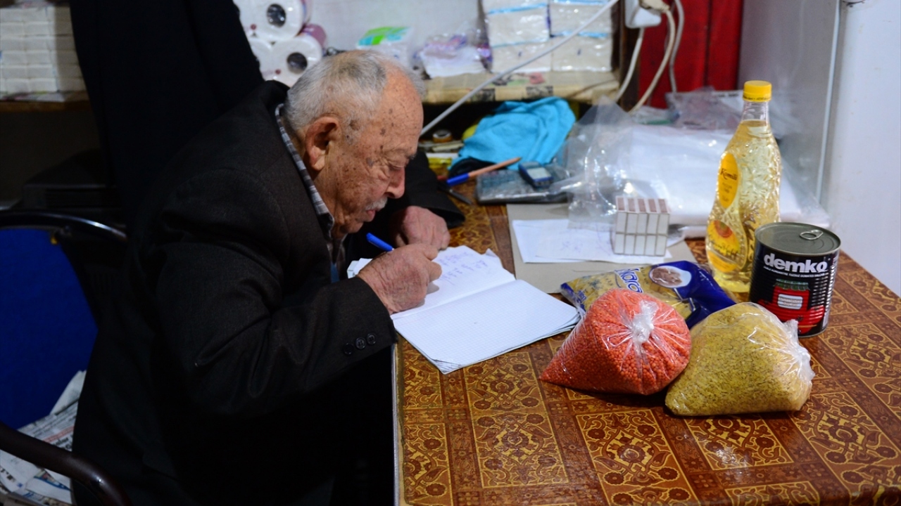 Bekir Sıtkı Kemal, yaşının ilerlediğine işaret ederek, çalışmasına gerek olmadığı halde alışkanlığını devam ettirmek istediğini, bakkal olan kayınpederinin de iş yerinde hayatını kaybettiğini dile getirdi.