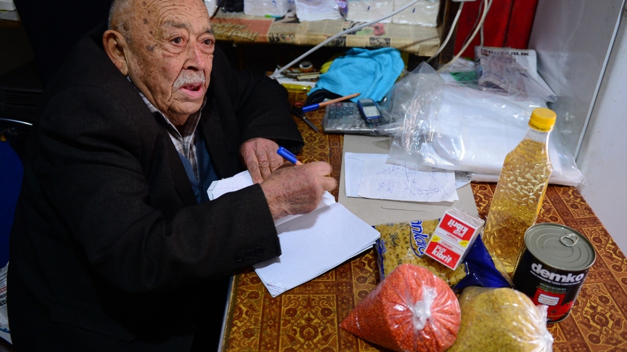 "Bakkala gelmeden içi rahat etmiyor."