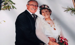 Yıllar sonra düğün fotoğrafı çektirdiler