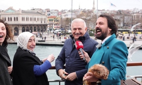 TBMM Başkanı Yıldırım, eşiyle "Vapur'da Çay Simit Sohbet"e konuk oldu