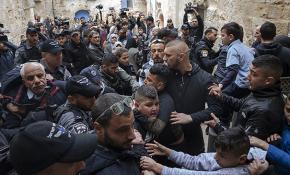 İsrail polisi Kudüs'te Filistinli aileyi zorla evinden çıkardı