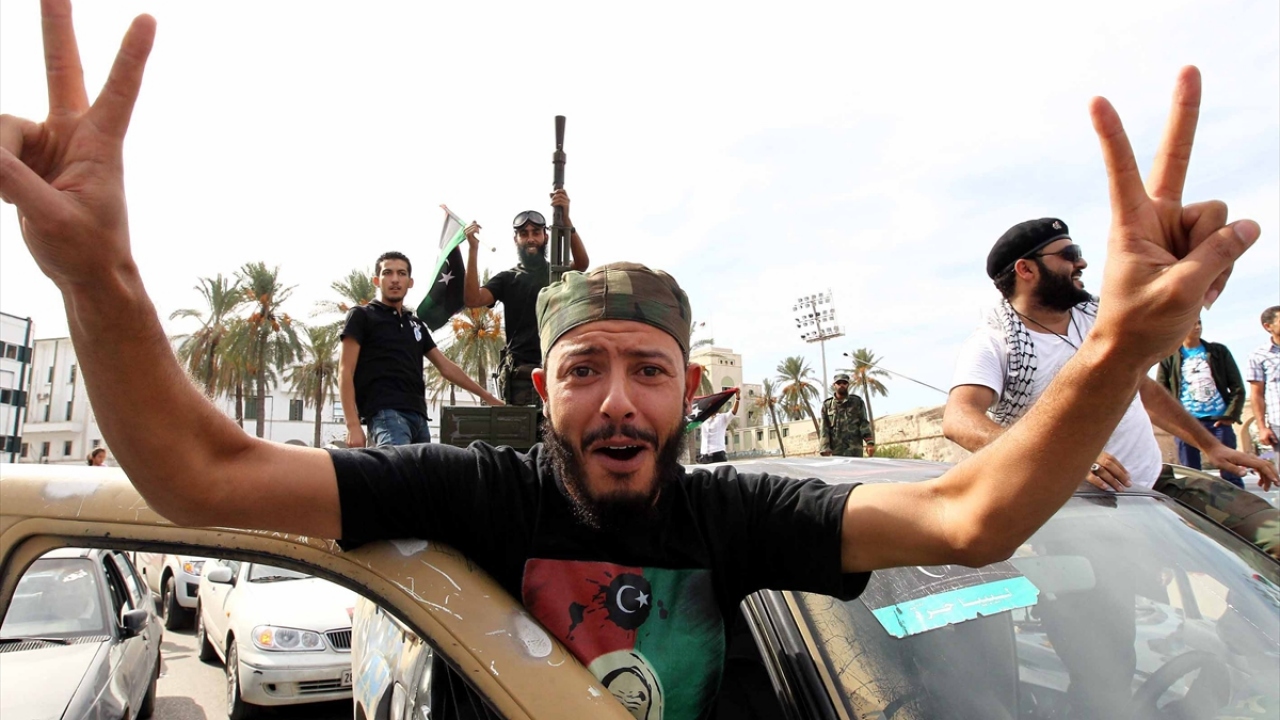 20 Ekim 2011`de Libya`nın devrik lideri Muammer Kaddafi`nin yakalandığı haberleri başkent Trablus`ta büyük sevinç dalgasına yol açtı. (Arşiv)