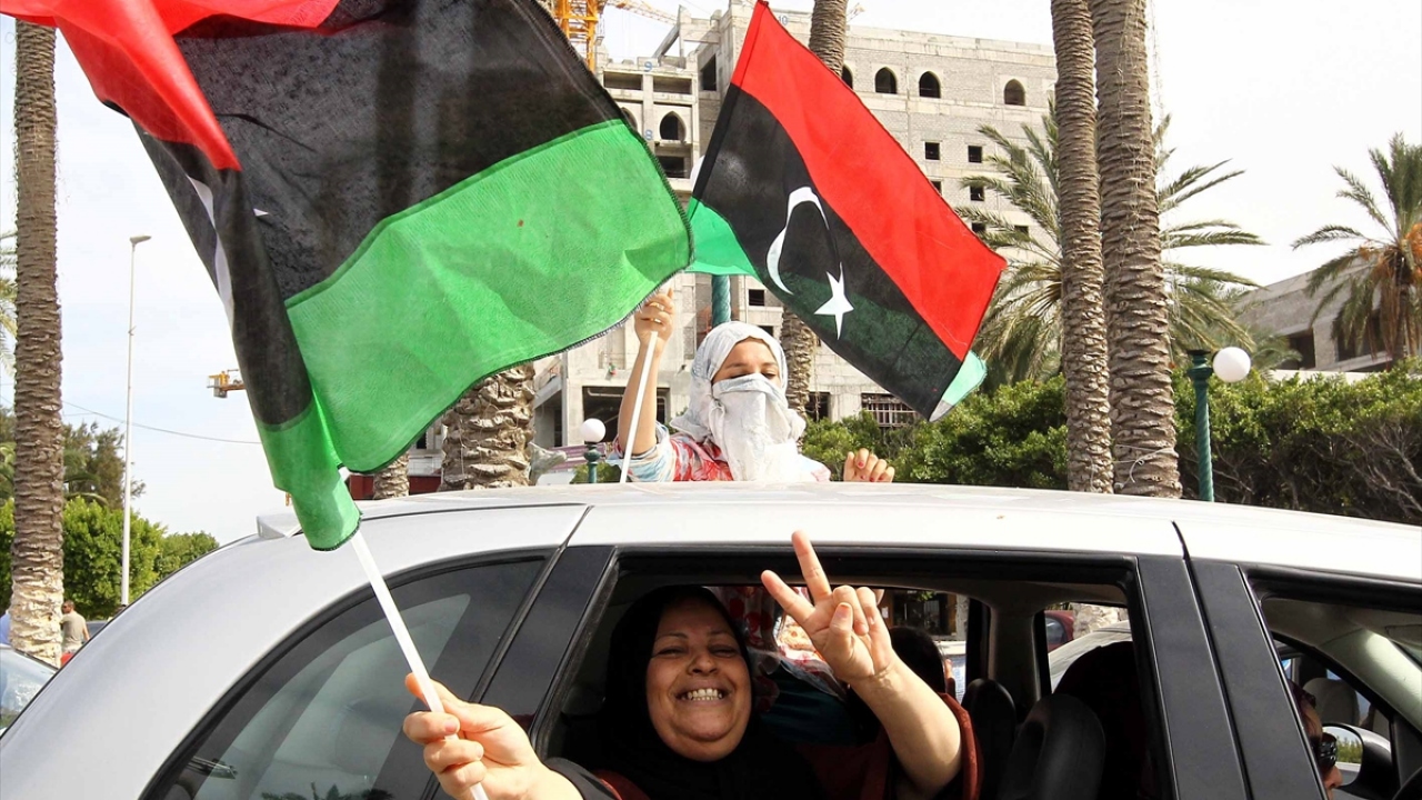 20 Ekim 2011`de Libya`nın devrik lideri Muammer Kaddafi`nin yakalandığı haberleri başkent Trablus`ta büyük sevinç dalgasına yol açtı. (Arşiv)