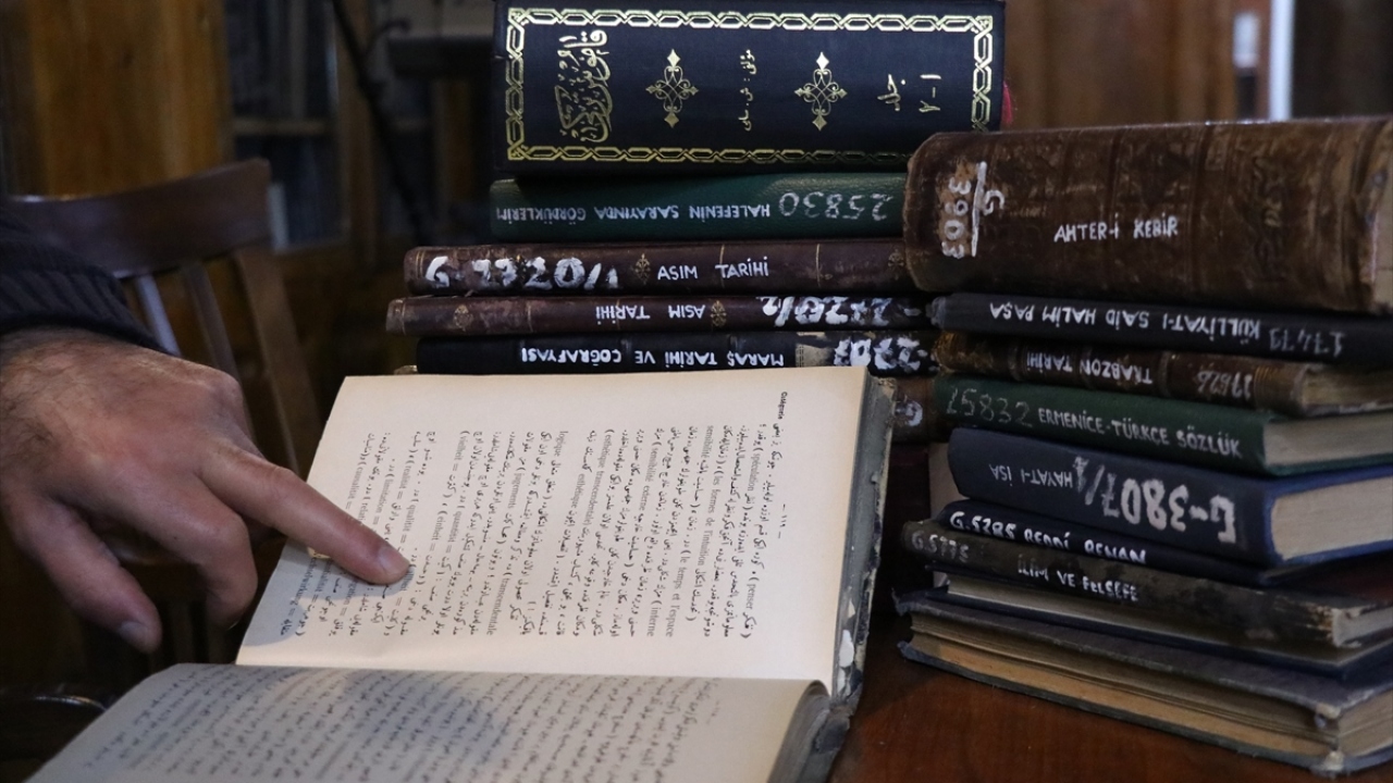 Kütüphane bu özelliğiyle daha çok üniversite öğrencileri, akademisyenler ve araştırmacılara hitap ediyor.