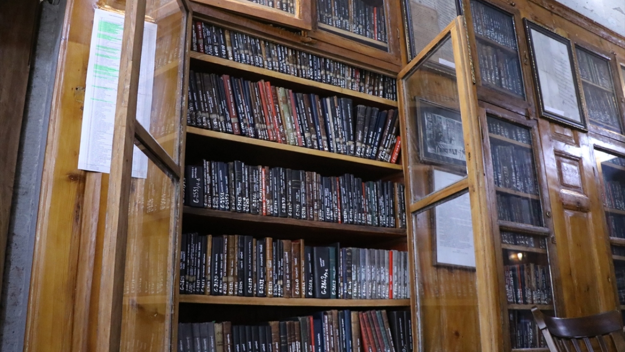 "Böcek gelmesin" diye katran ağacından dolaplar yapılmış