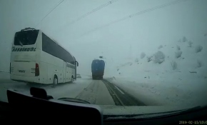Bingöl'deki trafik kazası araç kamerasına yansıdı
