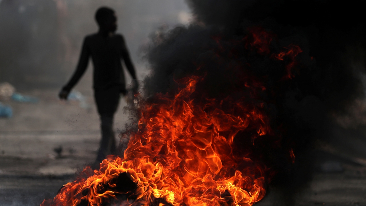 Haiti Senatosunca yürütülen bir soruşturmada en az 14 eski hükümet yetkilisinin Petrocaribe fonlarıyla ilgili yolsuzluk yaptıkları öne sürülmüştü.