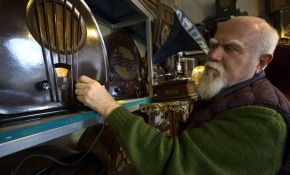 Birbirinden özel radyolar Ankara'da tamir ediliyor