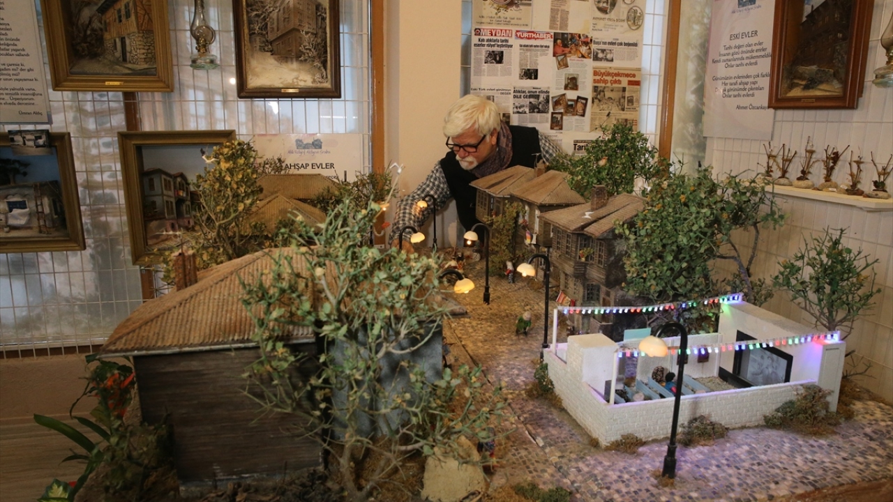 Hayalindeki atölyeyi bir ay önce Gölcük`te açtığını ifade eden Buga, burada vereceği eğitimlerle meraklılarına rölyef sanatının inceliklerini öğretmek istiyor. 