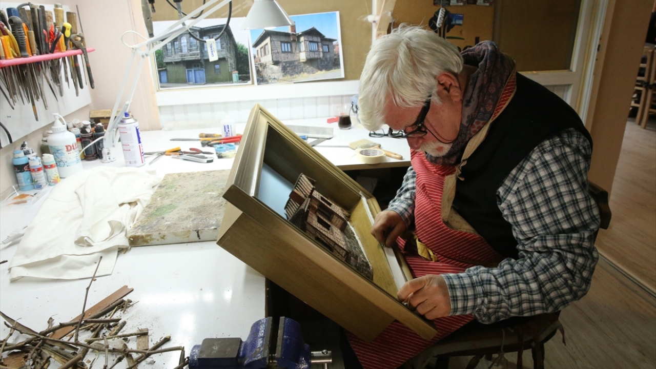 Buga, eserlerinin tamamını topladığı atıklarla yaptığına dikkati çekerek, şöyle devam etti: