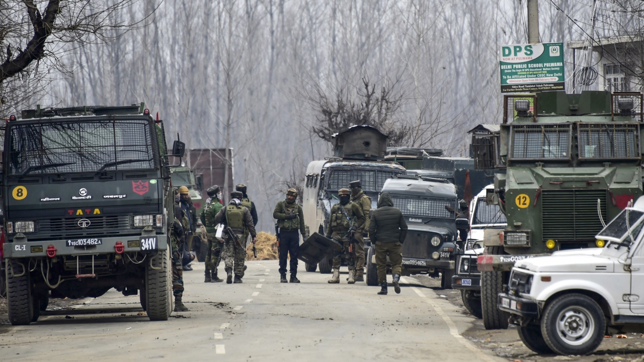 Yetkililerin, protestolar organize edilmesinin ve video paylaşımının önüne geçilmesi için cep telefonlarında internet hizmetini geçici olarak durdurduğu ve diğer internet kaynaklarını yavaşlattığı ifade ediliyor.