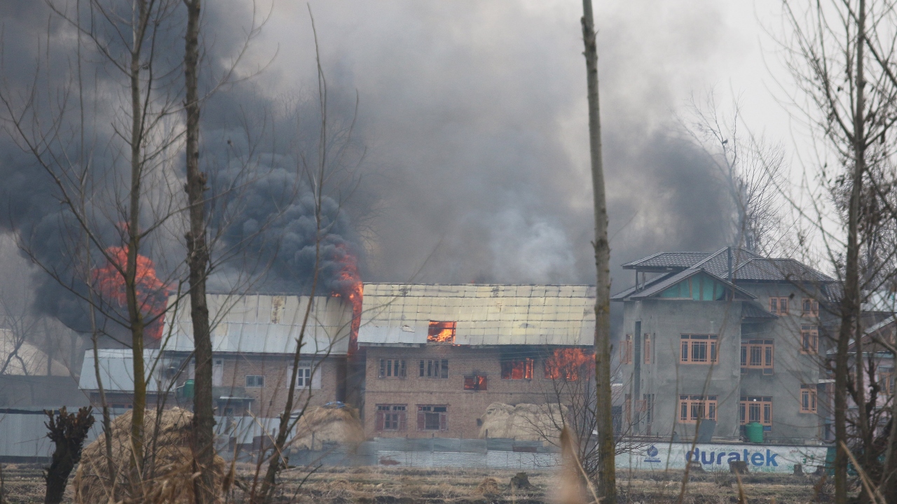 Keşmir`in yüzde 45`i Hindistan`ın, yüzde 35`i Pakistan`ın kontrolünde bulunuyor. Bölgenin yüzde 20`sine ise Çin hakim durumda.