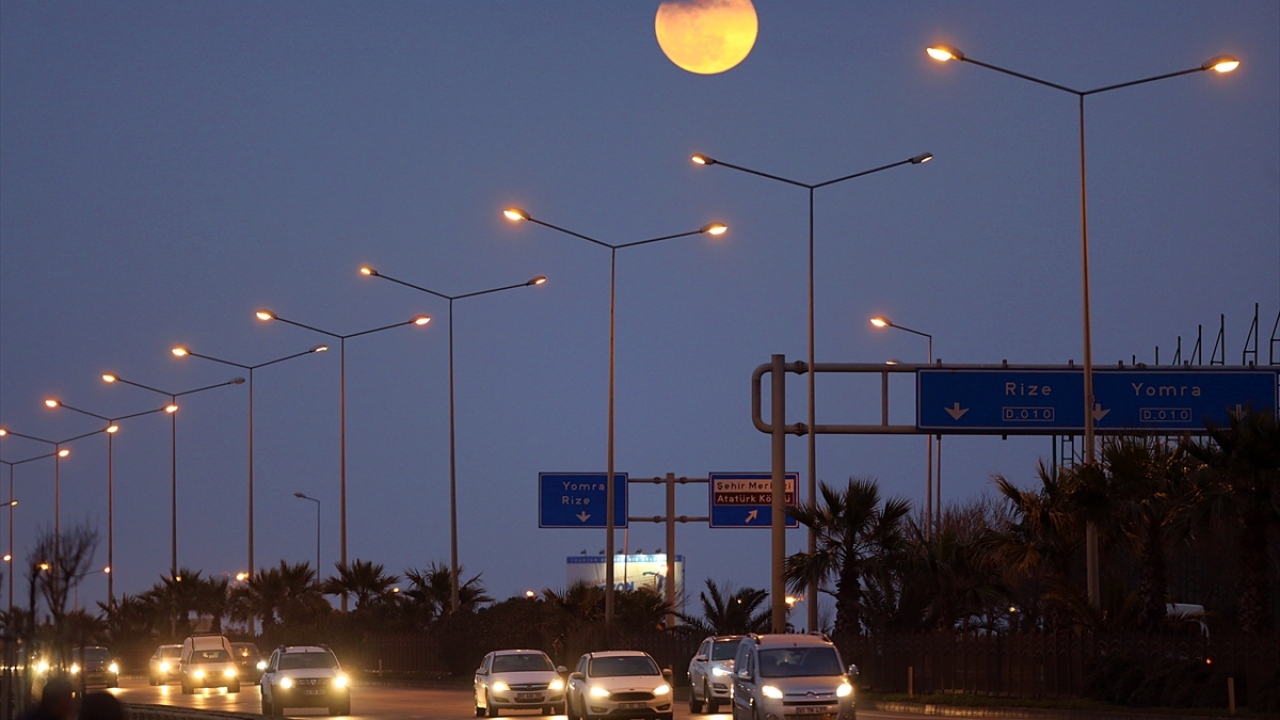 Trabzon`da "Süper Ay"