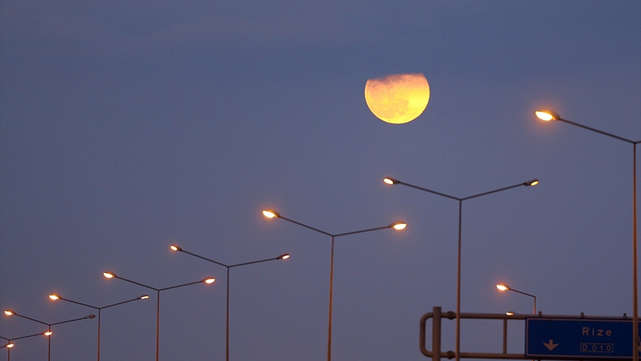 Trabzon`da "Süper Ay"