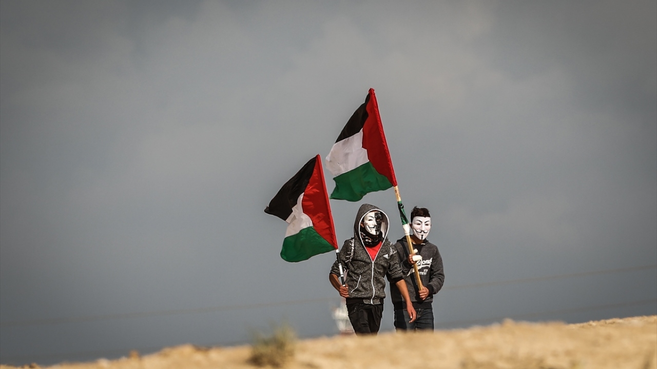 Gazze Şeridi`nde yaşayan 2 milyona yakın Filistinli, İsrail`in 2006`dan bu yana devam eden kara, hava ve deniz ablukası nedeniyle zor şartlar altında yaşam mücadelesi veriyor.