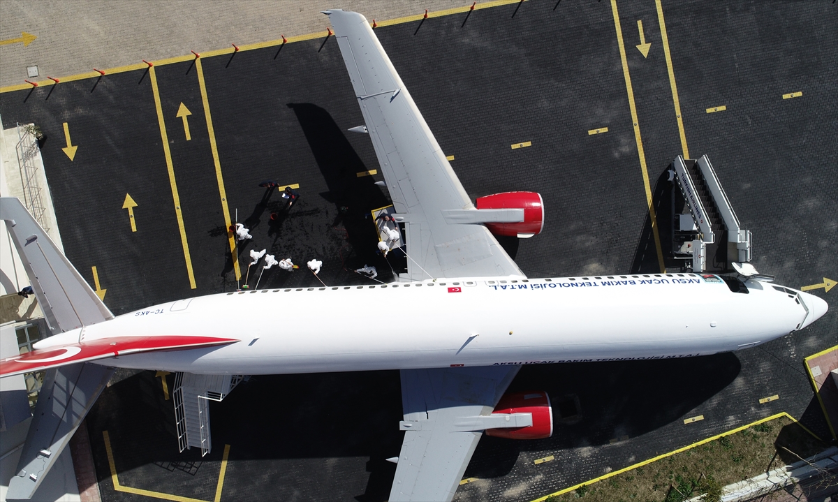 Müdür Haldun Çevik,yaptığı açıklamada, Türkiye çapındaki 11 tematik liseden biri, uçak bakımı alanında ise tek olan okullarında 330 öğrencinin eğitim gördüğünü söyledi.