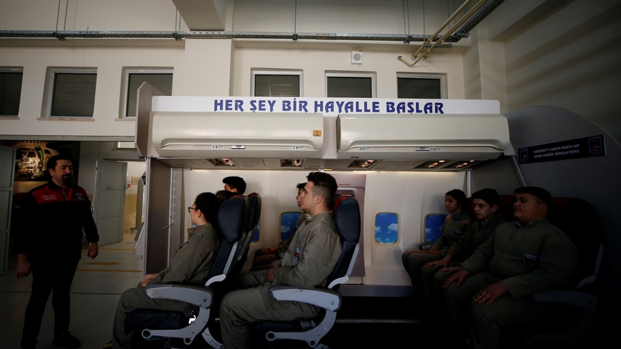 Uçak, Sky Havayollarının 2013`te iflasıyla Antalya 6. İcra Müdürlüğünce 1,5 milyon lira muhammen bedelle satışa çıkarılmış ancak üç ihalede de alıcı bulamamıştı.