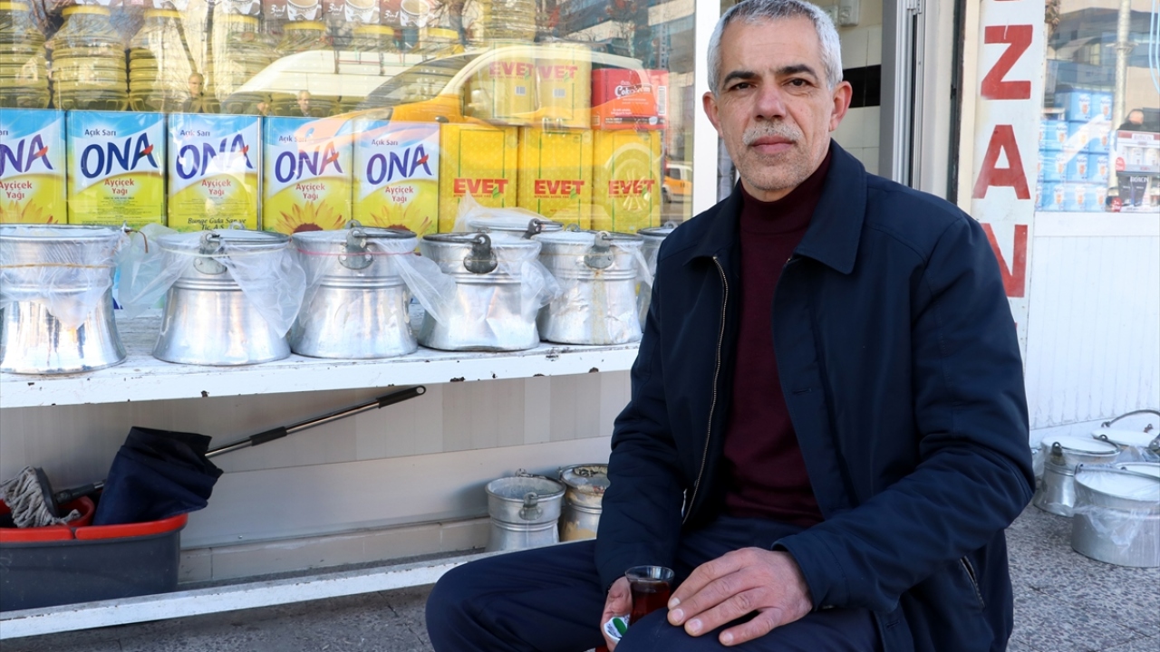 Rodi Öztürk de yaklaşık 28 yıldır merkez Sur ilçesine bağlı kırsal Gencan Mahallesinde hayvan besleyen vatandaşların yaptıkları yoğurdu şehre taşıdığını söyledi.