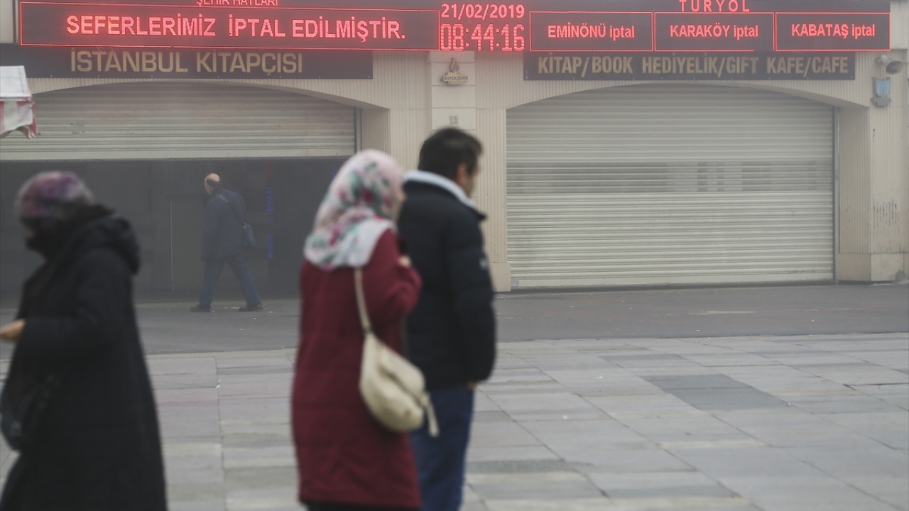 İstanbul Deniz Otobüslerinin (İDO) internet sitesinde yer alan duyuruda ise olumsuz hava koşulları nedeniyle saat 07.00 Pendik-Yalova, Yalova- Pendik ile 07.14 Yalova-Yenikapı, 07.45 Yenikapı-Yalova seferinin karşılıklı olarak iptal edildiği belirtildi.