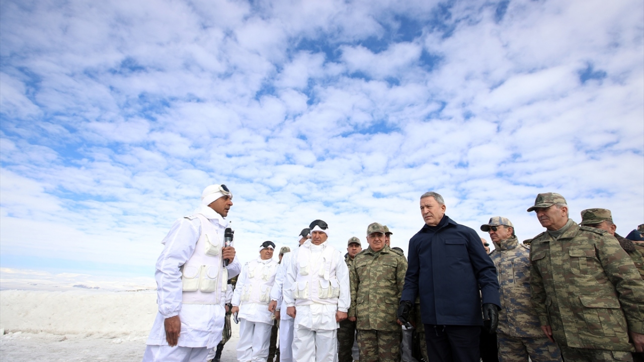 Milli Savunma Bakanı Hulusi Akar, Kış 2019 Birleşik Müşterek Fiili Tatbikatı`nın "Seçkin Gözlemci Günü"ne katıldı.